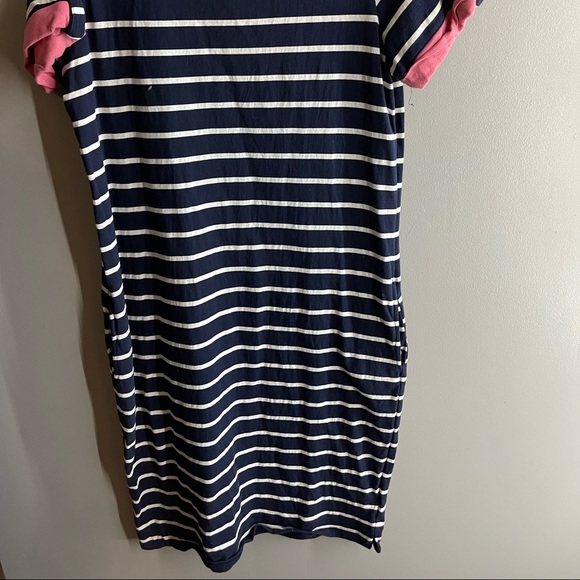 Has pockets - Picture 4 of 4